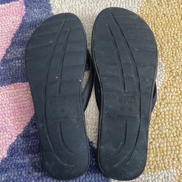 CROCS Women’s Size 10 Black Flip Flop Thong Sandals - Picture 5 of 7